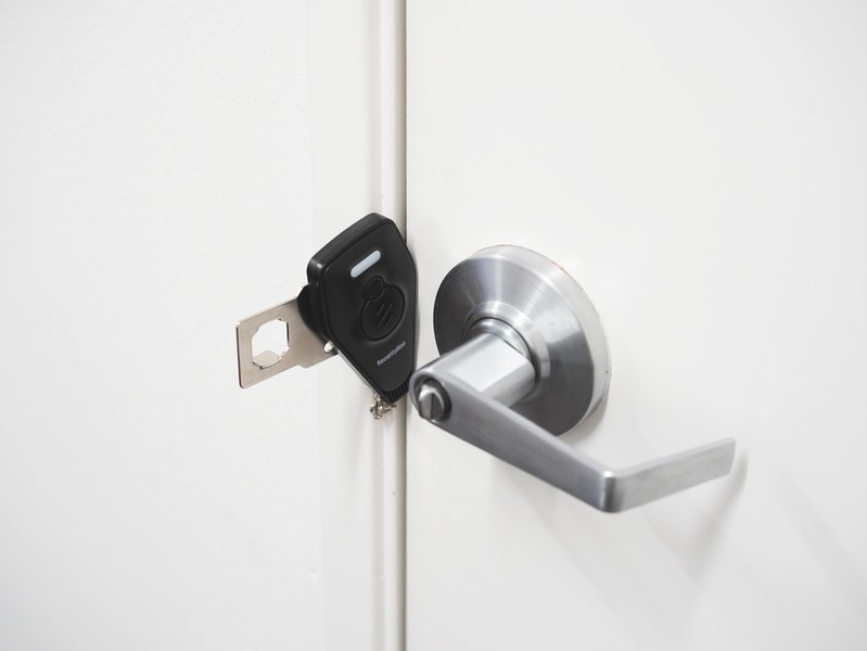 2-in-1 Portable Door Lock with Alarm – Travel Safety, Rechargeable & Adjustable Sensitivity